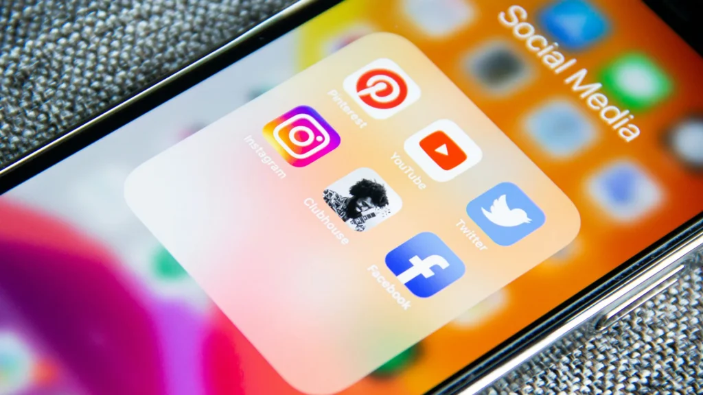 Hate Speech on Social Media: A Systemic Narrative Review of Political Science Contributions