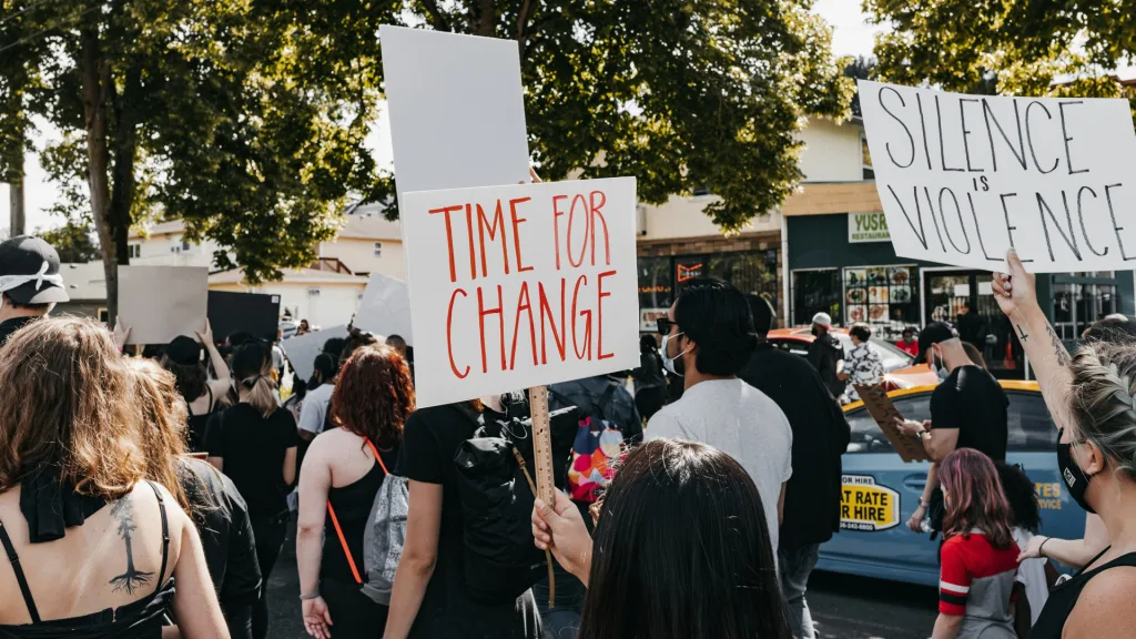 Understanding Changes in Violent Extremist Attitudes During the Transition to Early Adulthood