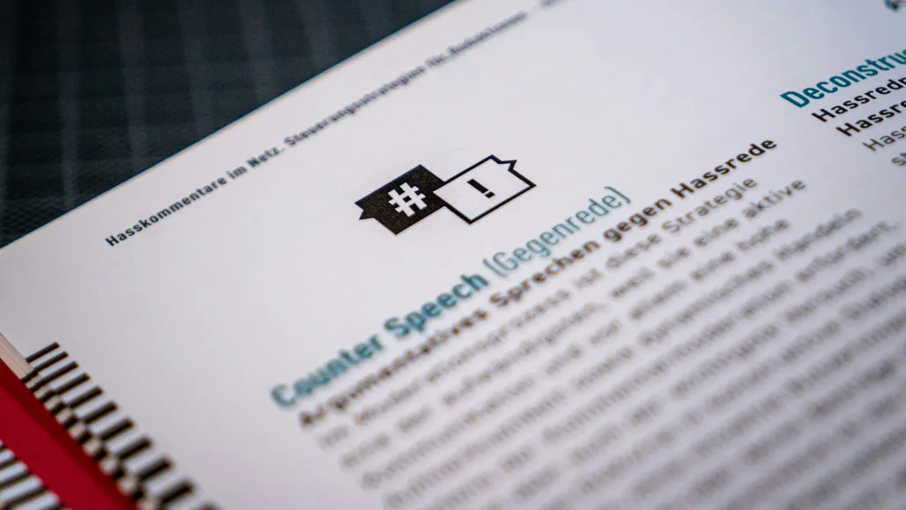 Can We Counteract Hate? Effects of Online Hate Speech and Counter Speech on the Perception of Social Groups